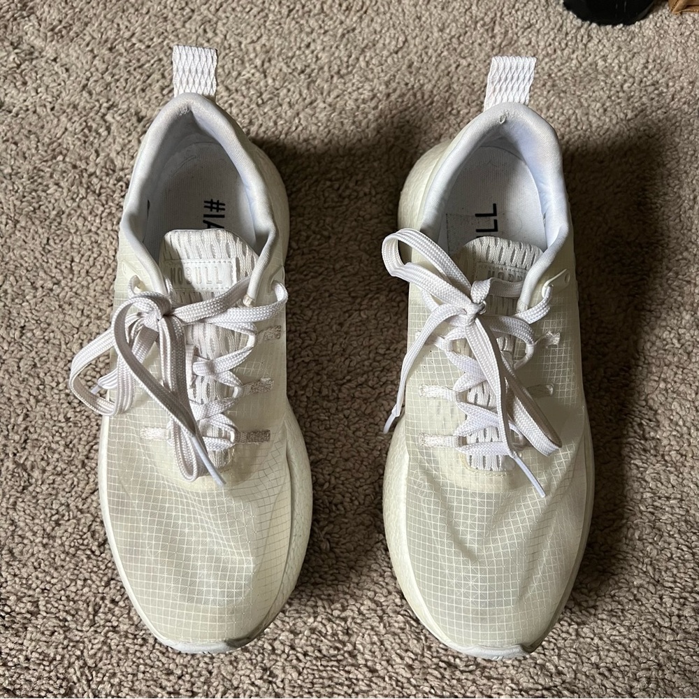 THE TRANSLUCENT RUNNER+